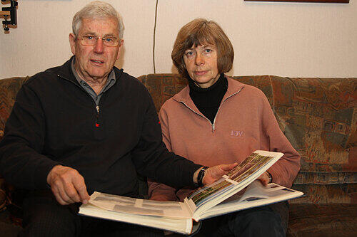 Die trauernden Eltern Klaus und Martha S. können nicht nachvollziehen, warum sie nun Schadensersatz zahlen sollen.