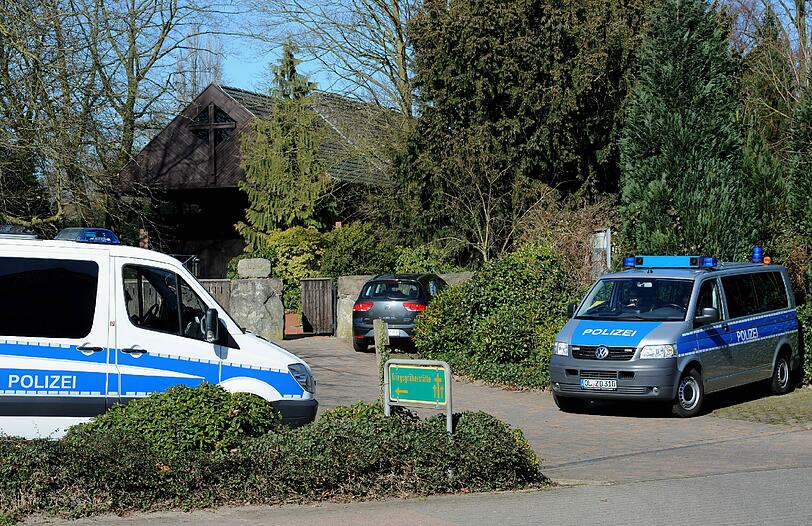 Friedhof in Ganderkesee: Acht Leichen werden exhumiert. Gibt es noch mehr Opfer von Niels H.? Der Krankenpfleger hat immer wieder Patienten totgespritzt.