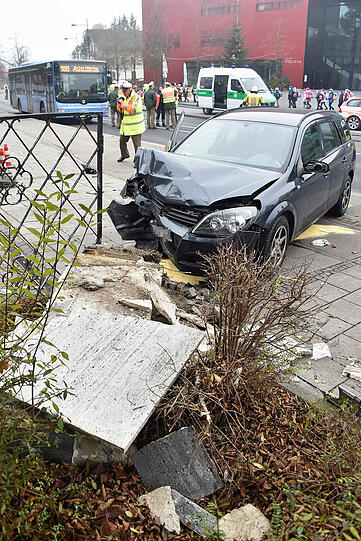 Weitere Bilder vom Unfall in Unterföhring.