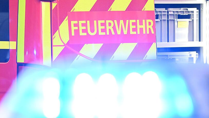 Die freiwillige Feuerwehr war nach Polizeiangaben nach dem Unfall mit 26 Mann im Einsatz. (Symbolbild)