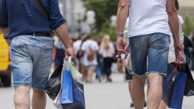 Die Deutschen kaufen wieder mehr ein. Die Deutschen kaufen wieder mehr ein.