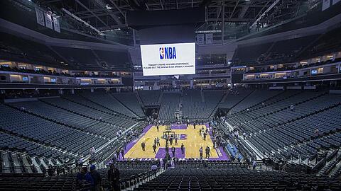 In den USA gehen dem Sport duch die Corona-Krise Milliarden verloren: Leeres Basketball-Stadion.