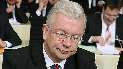 Glücklich sah Roland Koch dabei nicht aus