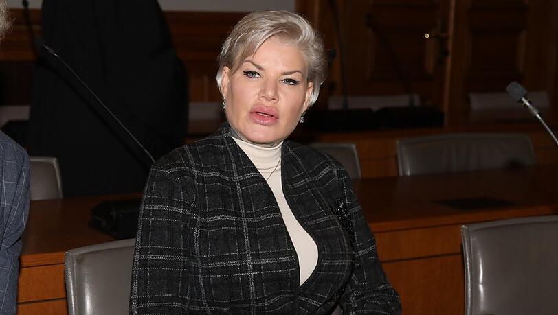 Melanie M&uuml;ller ist auch in zweiter Instanz wegen des Zeigens eines Hitlergru&szlig;es verurteilt worden.