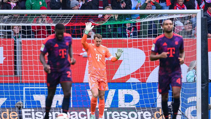 Bayern-Torwart Manuel Neuer nach seinem fatalen Patzer. Bayern-Torwart Manuel Neuer nach seinem fatalen Patzer.