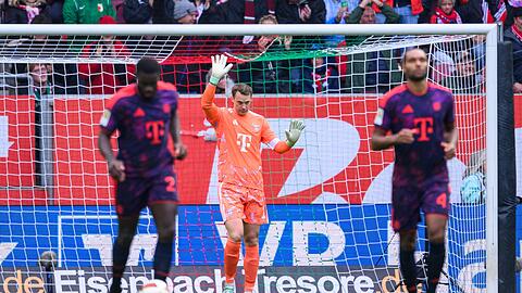 Bayern-Torwart Manuel Neuer nach seinem fatalen Patzer.