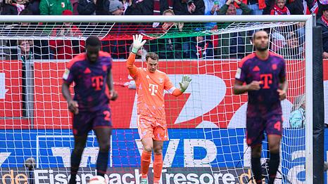 Bayern-Torwart Manuel Neuer nach seinem fatalen Patzer.