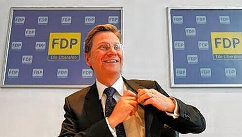 Spenden annehmen? Ist doch völlig normal, sagt FDP-Chef Guido Westerwelle. Spenden annehmen? Ist doch völlig normal, sagt FDP-Chef Guido Westerwelle.