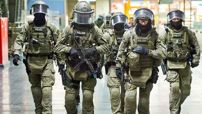 Neben der Eliteeinheit GSG 9 der Bundespolizei soll es in Zukunft eine weitere Anti-Terror-Einheit in Deutschland geben Neben der Eliteeinheit GSG 9 der Bundespolizei soll es in Zukunft eine weitere Anti-Terror-Einheit in Deutschland geben