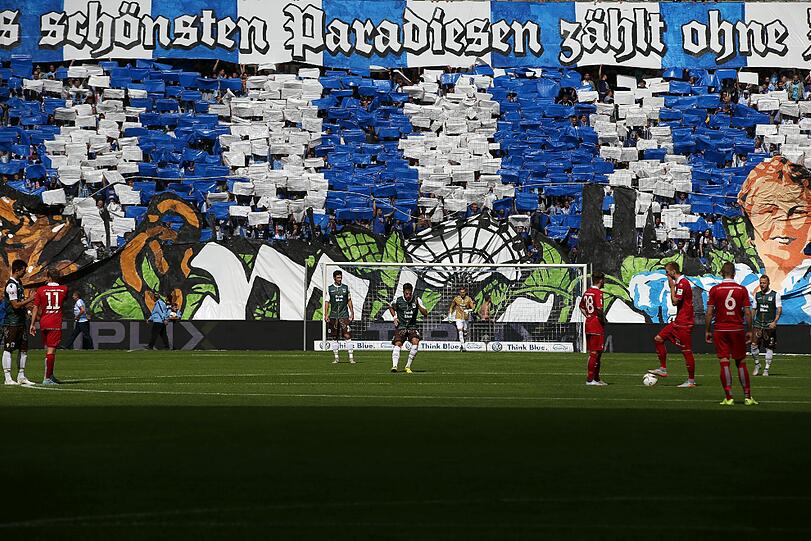 Oktoberfest-Feeling in der Allianz Arena: Der TSV 1860 beim Wiesn-Heimspiel gegen den 1. FC Kaiserslautern.