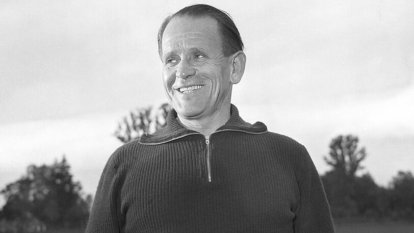 Historiker beschreiben Sepp Herberger als Vaterfigur, gerne auch als "Konrad Adenauer des Fußballs".