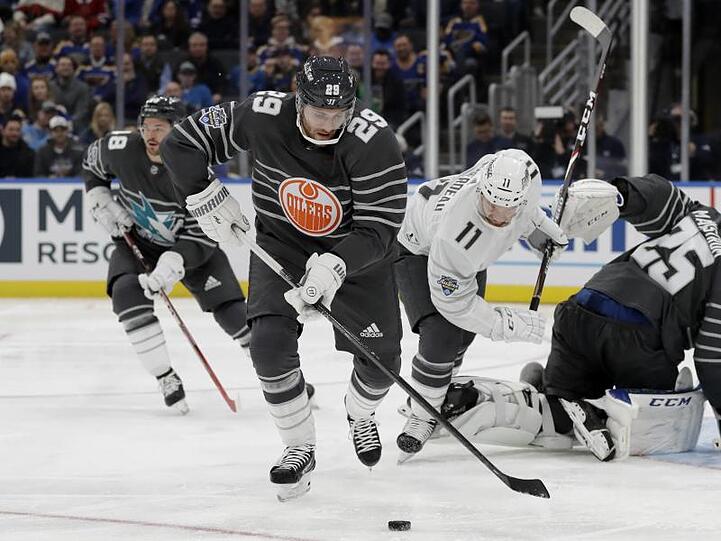 Leon Draisaitl (2.v.l) gehört zu den besten Spielern in der NHL.