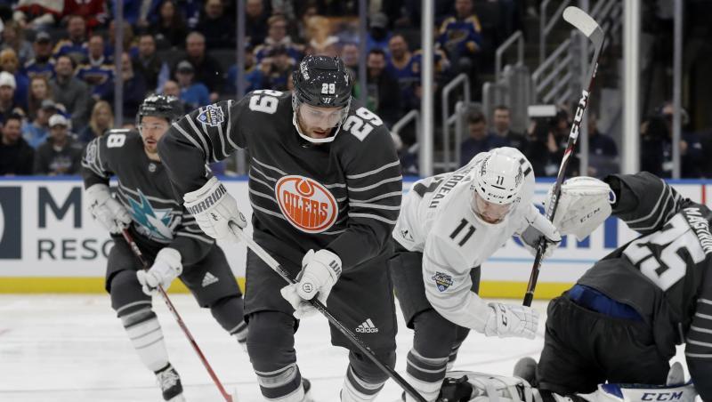 Leon Draisaitl (2.v.l) gehört zu den besten Spielern in der NHL. Leon Draisaitl (2.v.l) gehört zu den besten Spielern in der NHL.