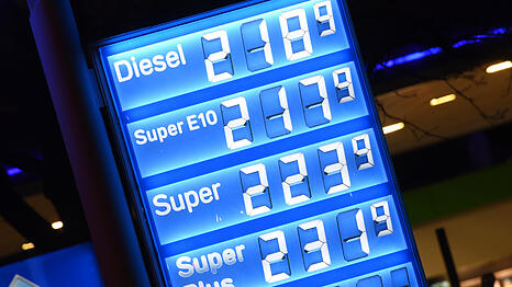 Diesel und Benzin &ndash; so wirken sich die neuen Preisvorgaben auf M&uuml;nchens Zapfs&auml;ulen aus.