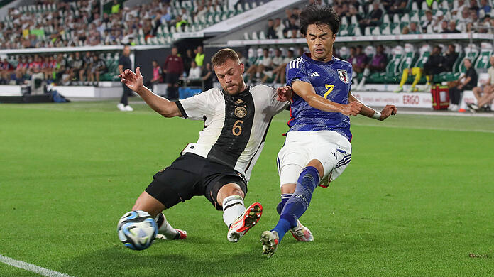Ohne Kapitänsbinde und auf der ungeliebten Rechtsverteidigerposition:  Joshua Kimmich konnte das 1:4-Debakel der DFB-Elf gegen Japan nicht verhindern.