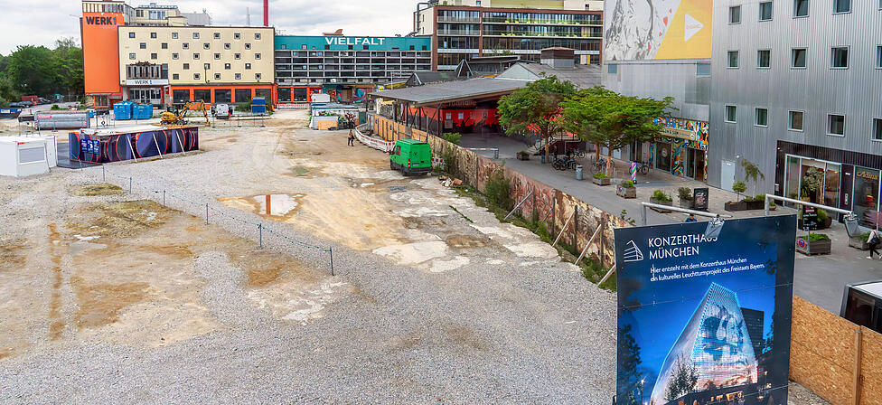 Baustelle des geplanten Konzerthauses M&uuml;nchen im Werksviertel: Nach 2j&auml;hriger Denkpause wird v&ouml;llig neu geplant &ndash; das Projekt soll vereinfacht und im Wesentlichen auf den Konzertsaal reduziert,  die Baukosten dadurch auf 500 Millionen Euro halbiert werden.