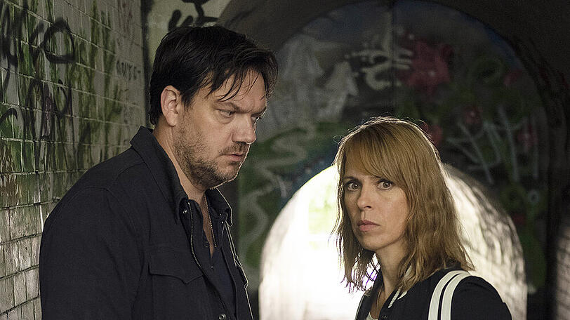 "Polizeiruf 110: Dunkler Zwilling": Alexander Bukow (Charly Hübner) und Katrin König (Anneke Kim Sarnau) tappen im Dunklen