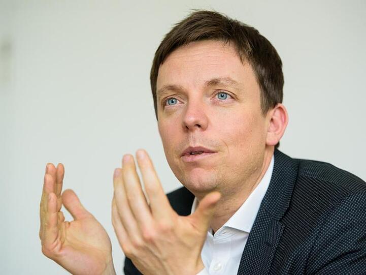 "Es wäre wünschenswert, wenn Bund und Länder sich dabei auf ein gemeinsames Vorgehen einigen könnten", sagt Tobias Hans.