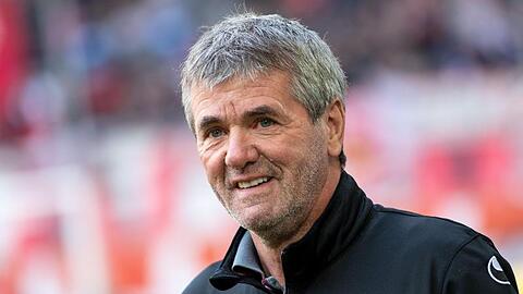 Nach eineigem Hin und Her hat Trainer Friedhelm Funkel bei Fortuna Düsseldorf seinen Vertrag verlängert.