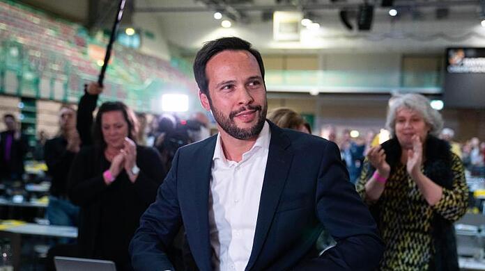 Martin Hagen (FDP) reagiert auf das Ergebnis seiner Wahl.