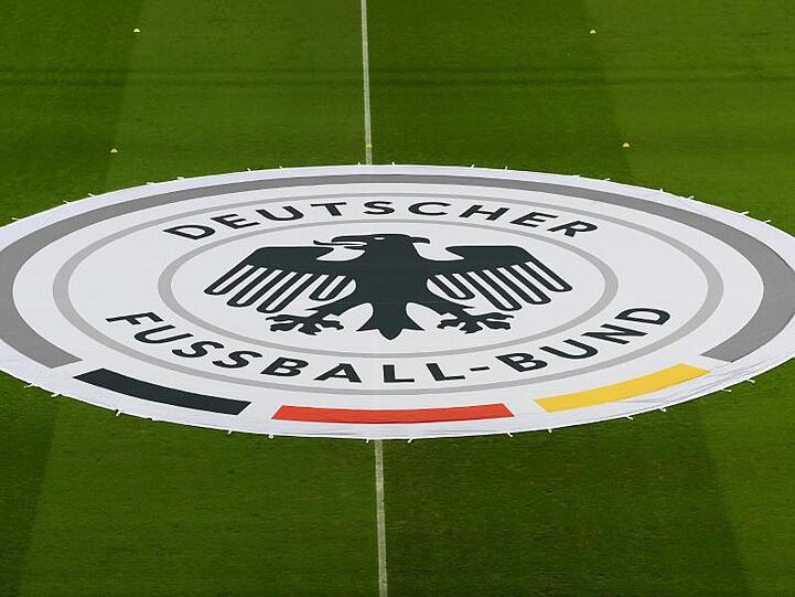 Das Logo des DFB. Foto: Hendrik Schmidt/dpa/Symbolbild