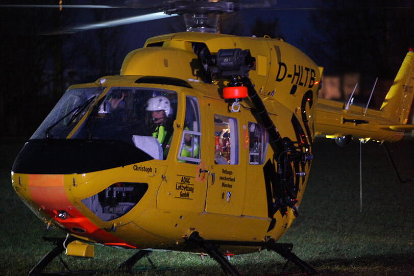 In Forstinning wurde eine Frau angefahren und schwer verletzt - Bilder von der Unfallstelle