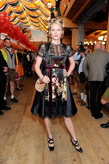Aus Berlin eingeflogen: Topmodel Franziska Knuppe in Schwarz.