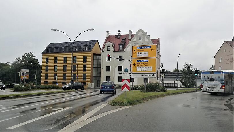 Am 14. Juli kommt die kleine Lejla in der Nähe der Kreuzung Äußere Münchenerstraße/Neue Bergstraße im Auto zur Welt. Am 14. Juli kommt die kleine Lejla in der Nähe der Kreuzung Äußere Münchenerstraße/Neue Bergstraße im Auto zur Welt.