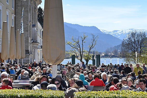 Ein Blick auf das Herzogliche Bräustüberl in der StadtTegernsee. Ein Blick auf das Herzogliche Bräustüberl in der StadtTegernsee.