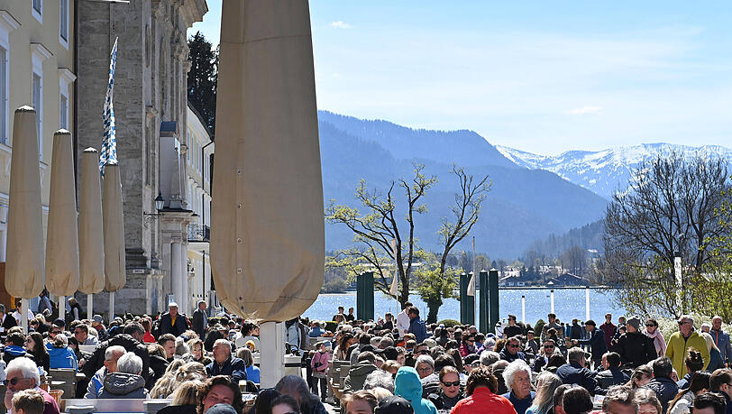 Ein Blick auf das Herzogliche Bräustüberl in der StadtTegernsee. Ein Blick auf das Herzogliche Bräustüberl in der StadtTegernsee.