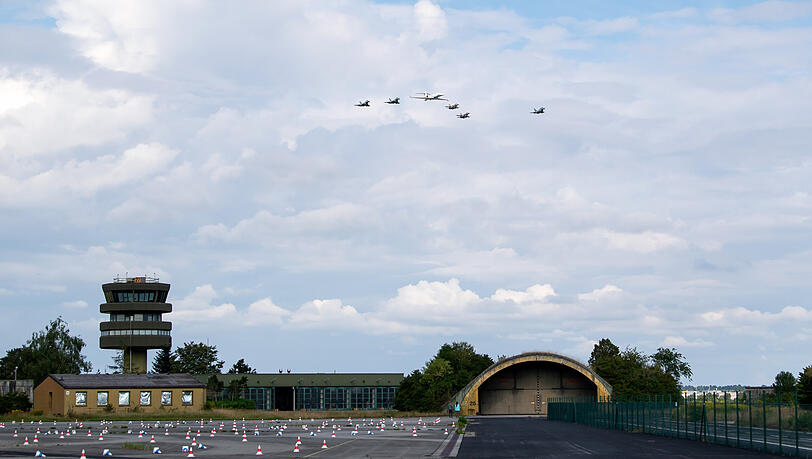 Der Fliegerhorst in Fürstenfeldbruck. Der Fliegerhorst in Fürstenfeldbruck.