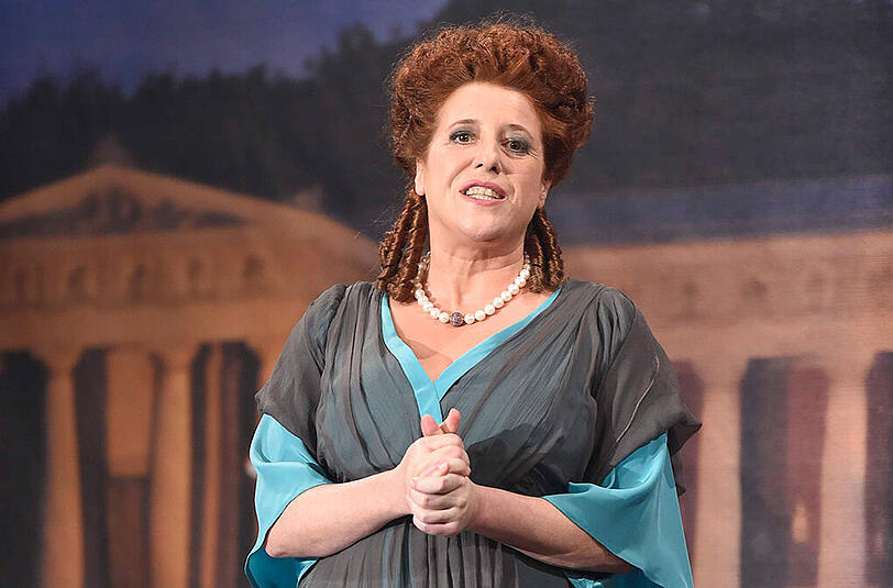 Luise Kinseher in ihrer Paraderolle als Mama Bavaria auf dem Nockherberg 2015.