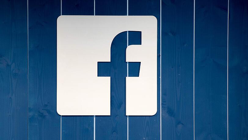 In Facebook hetzen immer mehr Rechtsradikale gegen Flüchtlinge. In Facebook hetzen immer mehr Rechtsradikale gegen Flüchtlinge.