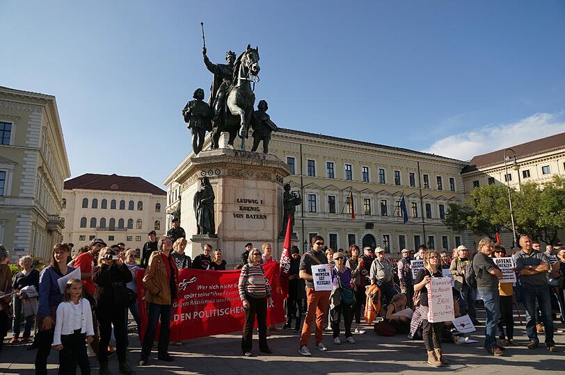 Gegen Asylrechtsverschäfungen - für offene Grenzen: Bilder von der Demo am Samstag.