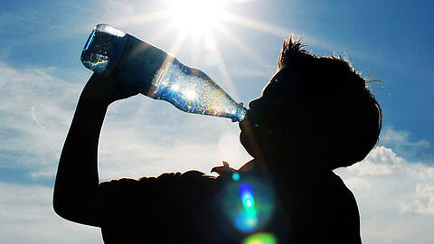Je wärmer das Wetter, desto mehr muss man täglich trinken.