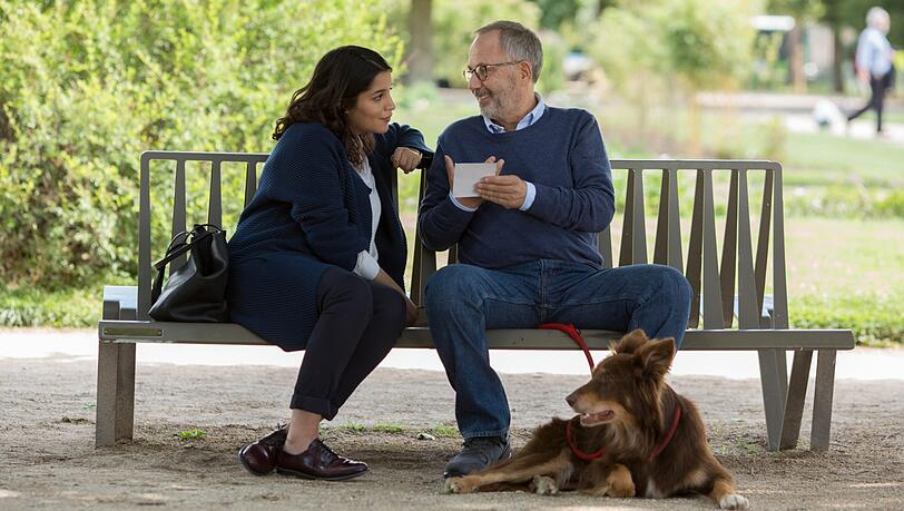 Alain (Fabrice Luchini) mit seiner Logopädin (Leila Bekhti).