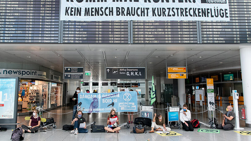 Klima-Blockade am Flughafen München - Bilder von der Protestaktion.