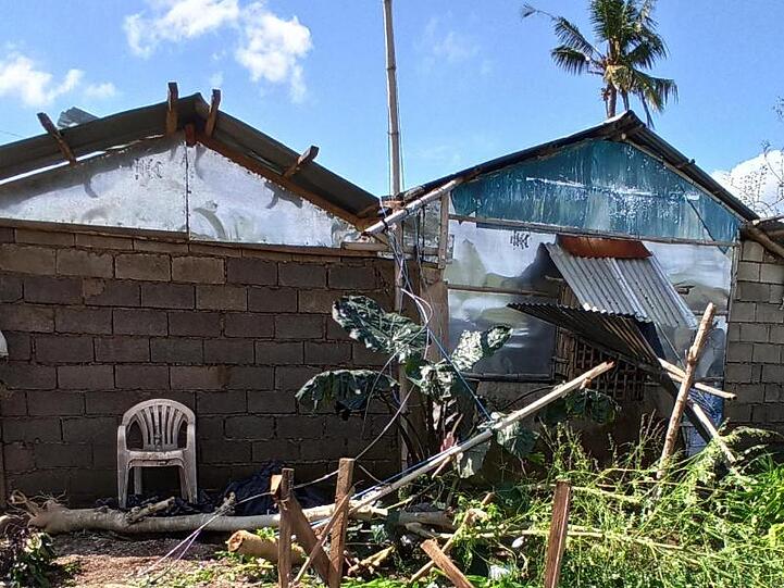 Durch den Taifun Phanfone beschädigte Häuser in der philippinischen Provinz Iloilo.