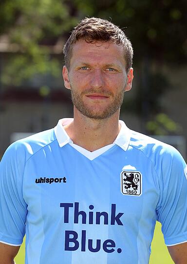 Benny Lauth: &bdquo;Wir haben keine Ausreden mehr! Jeder weiß vom ersten Spieltag an, worum es geht und dass er sofort alles geben muss. In den letzten Jahren haben wir immer gesagt, dass wir besser abschneiden als in der Saison zuvor &ndash; also besser als Fünfter oder Sechster sein. Aber das will ja keiner mehr hören. Deswegen ist es gut, dass der Verein so offensiv mit dem Ziel Aufstieg umgeht.&ldquo;