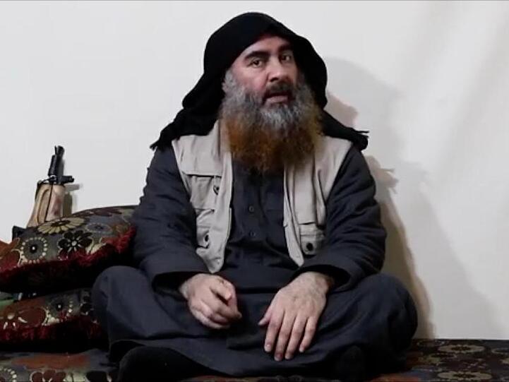 Screenshot des Videos, in dem IS-Chef Abu Bakr al-Bagdadi zum ersten Mal seit Jahren wieder zu sehen ist.