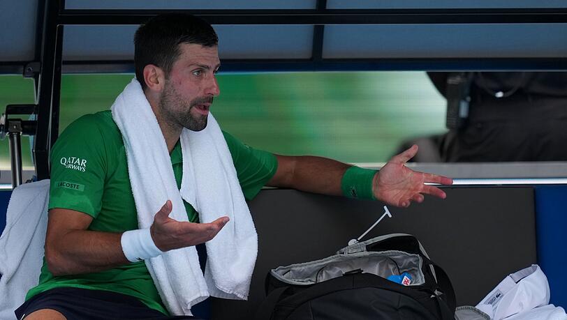 Novak Djokovic stand in Melbourne kurz vor dem Aus.