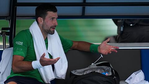 Novak Djokovic stand in Melbourne kurz vor dem Aus.