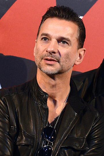 31- Jahre zusammen und immer noch hochexplosiv. Die Band Depeche Mode, die mit ihrem Synthie-Pop die Musik nachhaltig geprägt haben, kommt im Juni nach München. Die Bilder von vergangenen Konzerten und Aktionen.