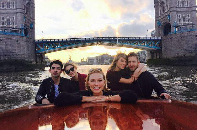 Joe Jonas, Gigi Hadid, Karlie Kloss, Taylor Swift und Calvin Harris machen eine Boots-Tour auf der Themse.