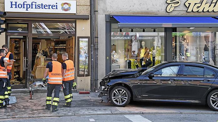 Bei dem Unfall wurden drei Personen verletzt.