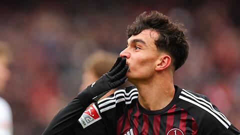 Der Nürnberger Can Uzun jubelt über seinen Treffer zum 1:0.