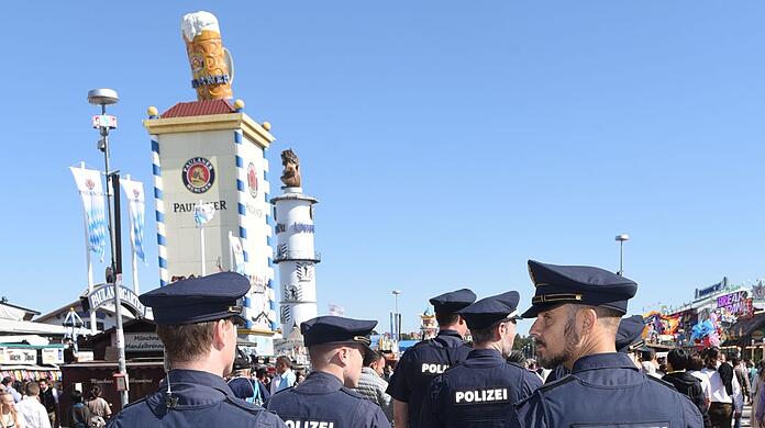 Hunderte Polizeibeamte sichern das Volksfest. (Archivbild)