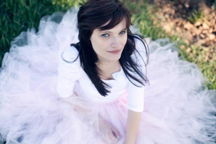 TINA PETER: Tina ist 20 Jahre alt und Auzubildende zur Erzieherin.