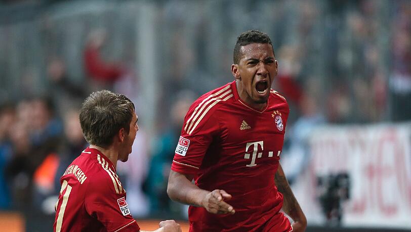 ...Boateng hat Aussetzer, war aber stark gegen Italien. Körper, Kopfballstärke, Beidfüßigkeit – international herausragend!“ Punkt für Bayern. Stand: 0:3 ...Boateng hat Aussetzer, war aber stark gegen Italien. Körper, Kopfballstärke, Beidfüßigkeit – international herausragend!“ Punkt für Bayern. Stand: 0:3