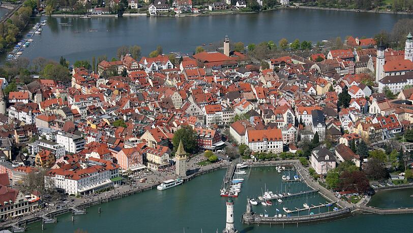 In Lindau durchsuchten Steuerfahnder die Räumlichkeiten der Stadtverwaltung. (Archivbild) In Lindau durchsuchten Steuerfahnder die Räumlichkeiten der Stadtverwaltung. (Archivbild)